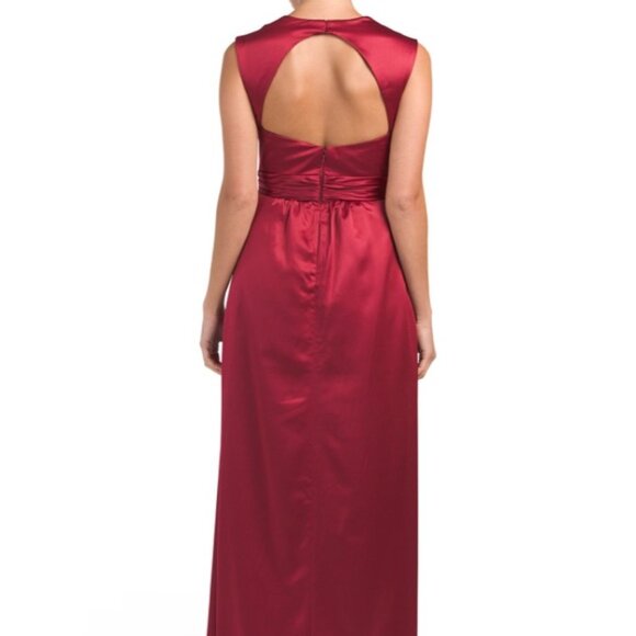 Asmale Red Satin Long Gown with Open Back - Picture 3 of 4